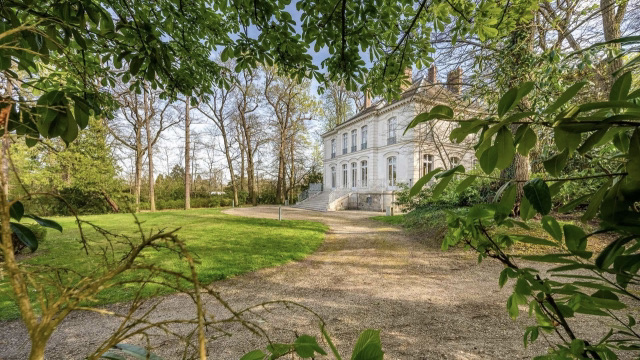 Lire la suite à propos de l’article L’ancienne propriété de Louveciennes de Karl Lagerfeld mise en vente